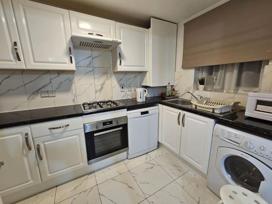 Lovely Flat Close To Shepherd'S Bush Apartment Londra Exterior foto