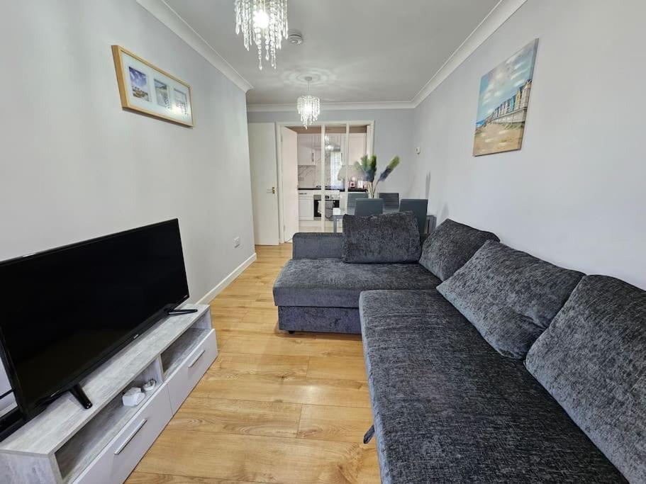 Lovely Flat Close To Shepherd'S Bush Apartment Londra Exterior foto